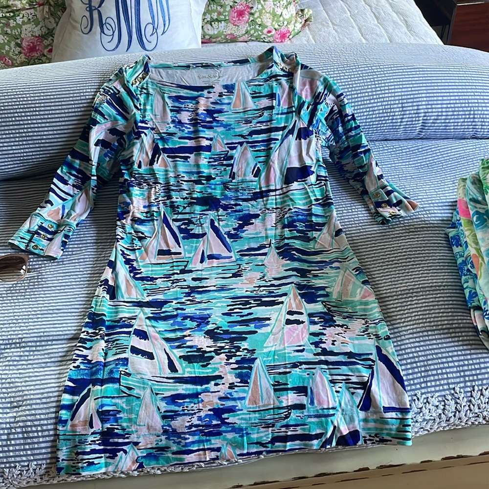 Lilly Pulitzer ,93% rayon 7% spandex size large sailboat print